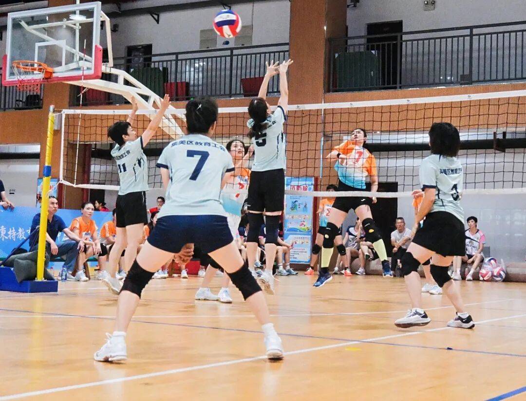 包含球星爆发！排球赛场再现神级操作的词条