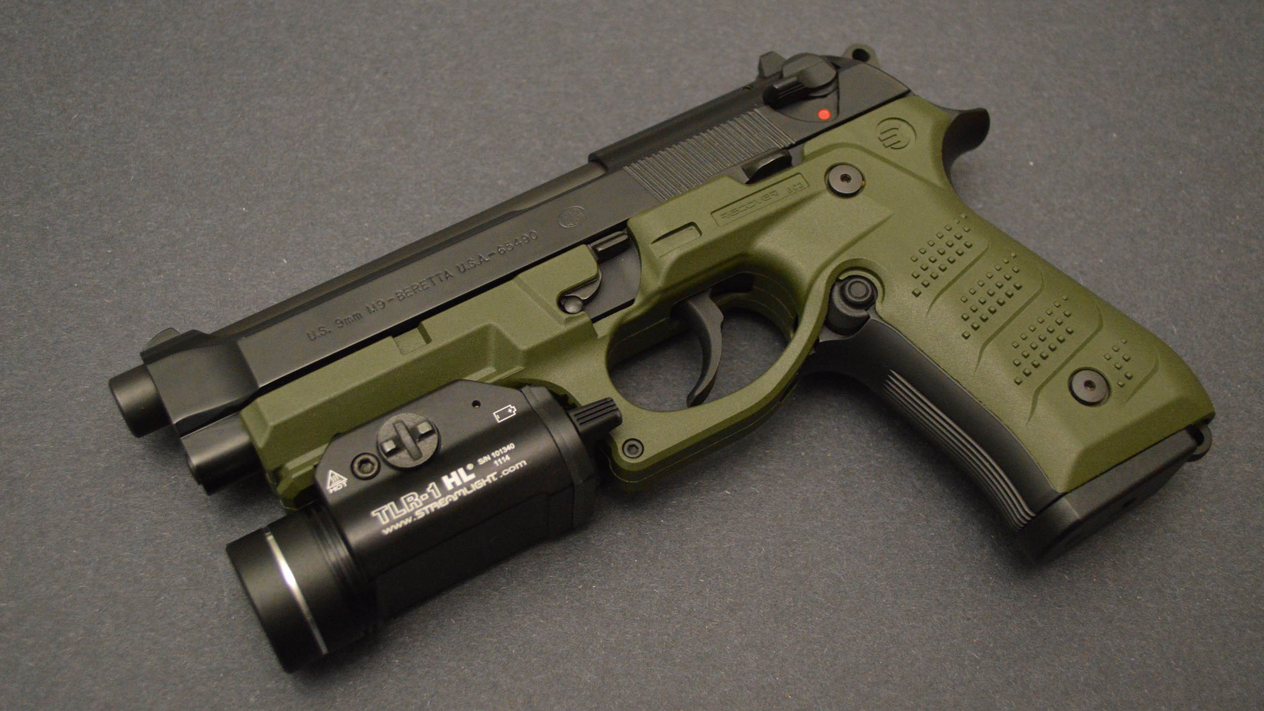 看到阿劳霍和法国击败荷兰同时出现时,我意识到这可能是一个极具创意的构思—将现实中乌拉圭的铁卫,投射到一个平行时空的法国队剧本中。这恰恰是足球的魅力所在,我们总在想象如果